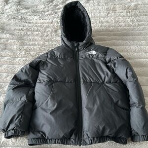 The North Face kids puffer jacket with hood like new condition 6T